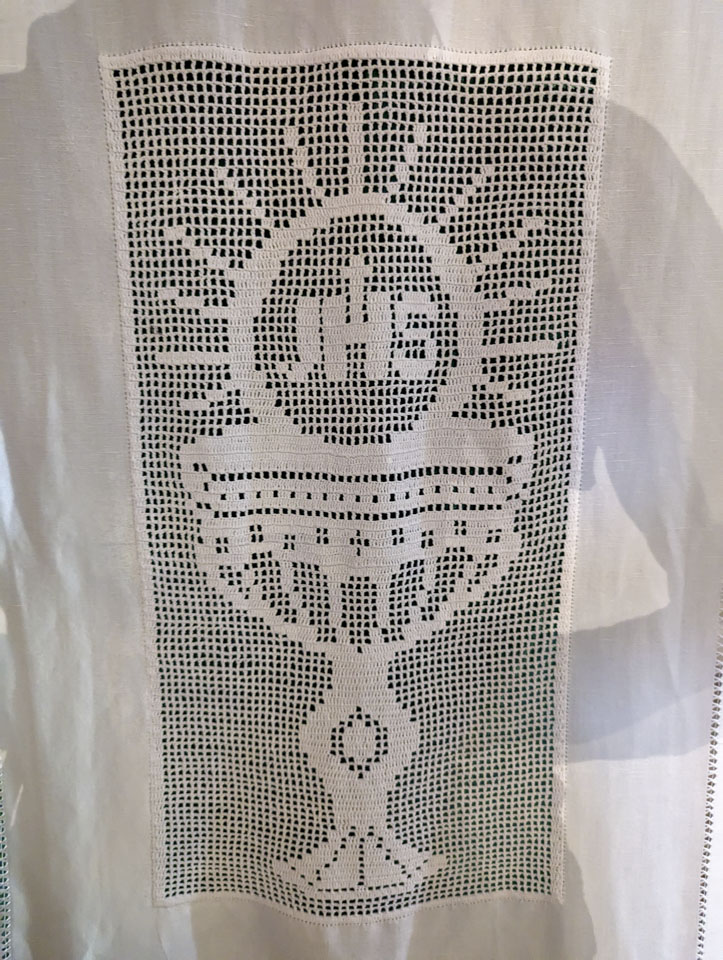 the crochet design of the pulpit cloth in San Vittore