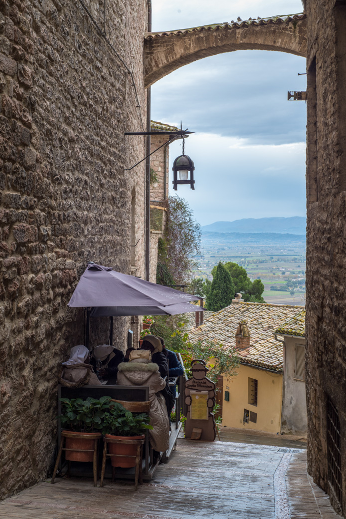 street restaurant seating in Assisi