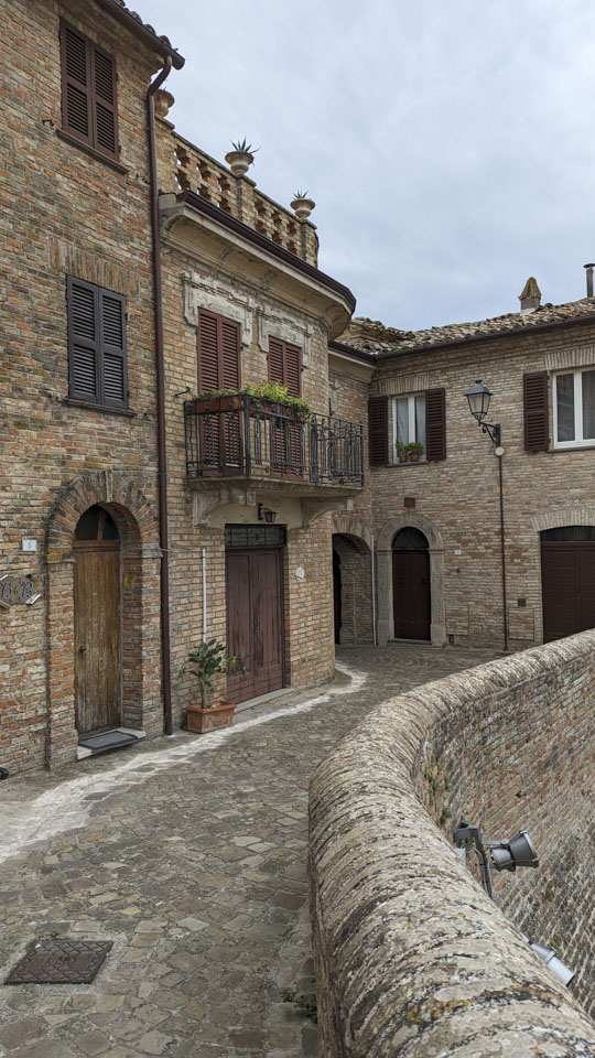 Road leading up to Casa Vacanza Rocca, our Airbnb in Mondavio