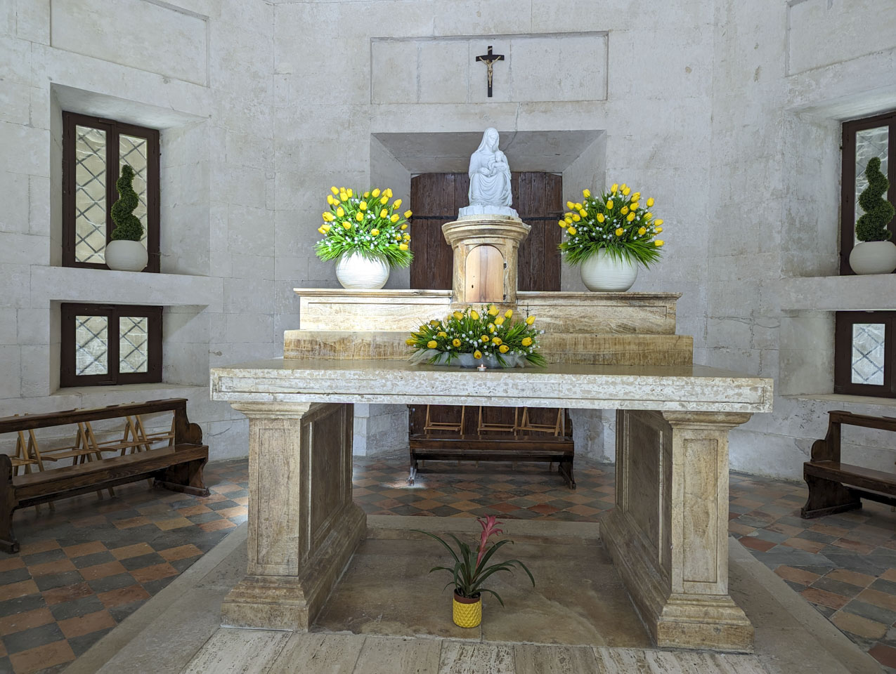 Interior of the chapel with the statue