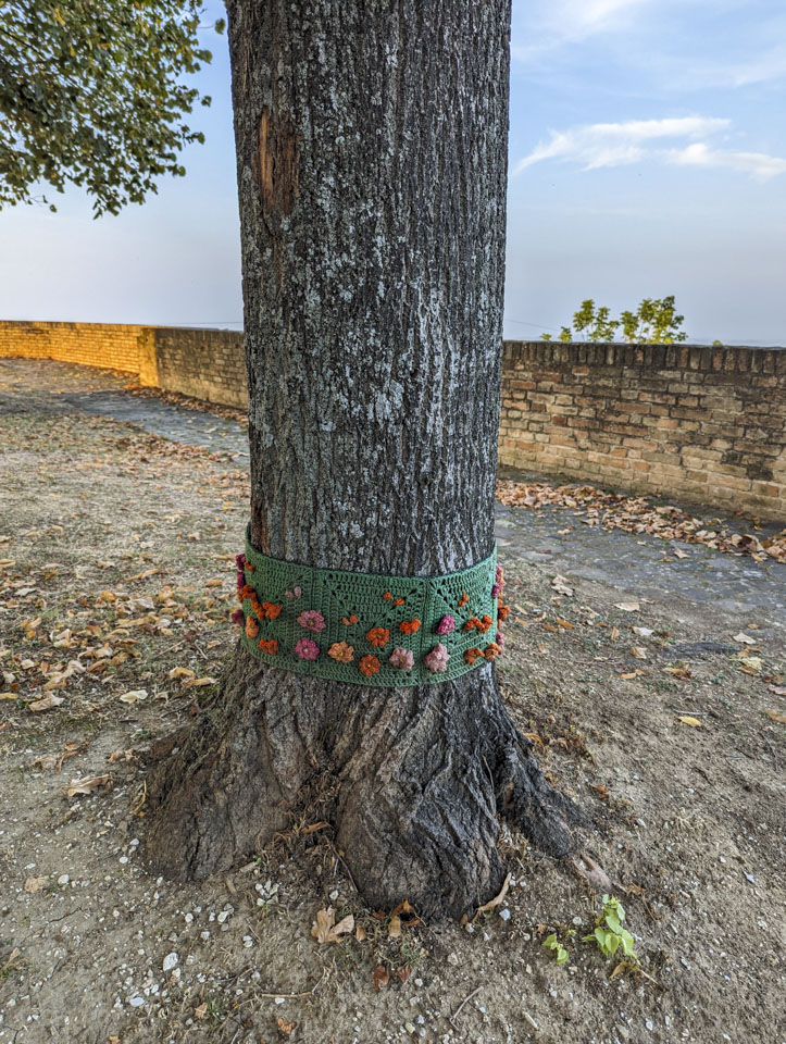 A crochet decoration around a tree in Barchi