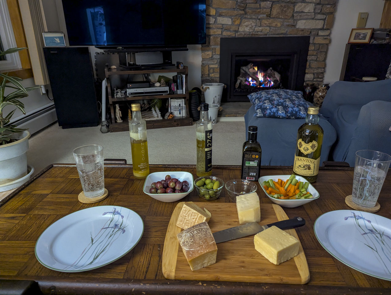 Picture of the fireplace that is also a link